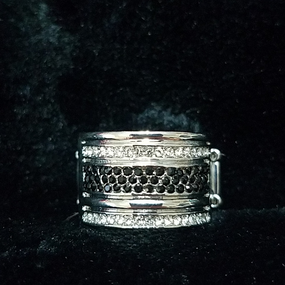 *3/$14 or 5/$20* paparazzi silver and black ring